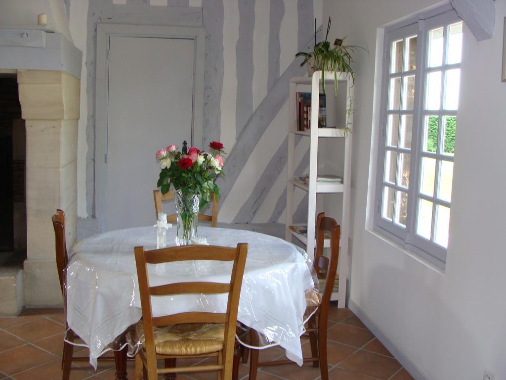 مبيت وإفطار Goustranville Le Vieux Castel المظهر الخارجي الصورة