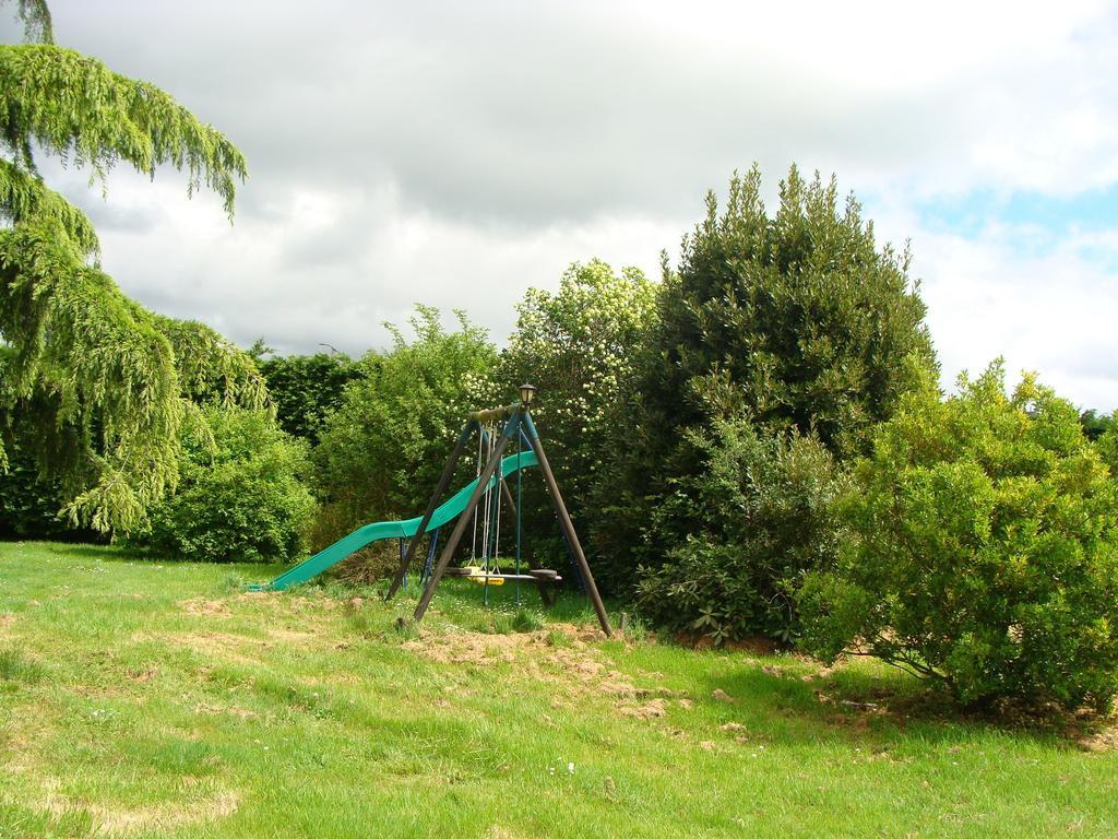 مبيت وإفطار Goustranville Le Vieux Castel المظهر الخارجي الصورة